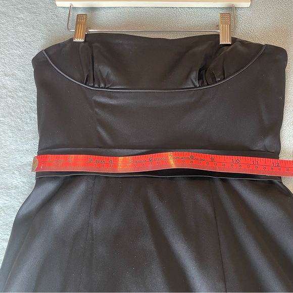 Bcbg MaxAzaria Black Strapless  Mini Cocktail Dress in size 02 - Picture 11 of 15
